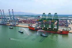 Vượt 'cửa ải' để giữ đà tăng trưởng
