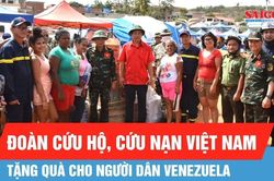 Đoàn cứu hộ, cứu nạn Việt Nam tặng quà cho người dân Venezuela