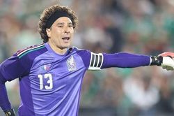 Huyền thoại Guillermo Ochoa giải nghệ