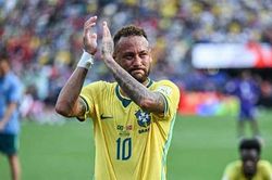 Neymar khóc nức nở sau trận Brazil thua đội tuyển Na Uy