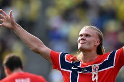 Haaland đi vào lịch sử World Cup với kỷ lục ghi bàn ấn tượng