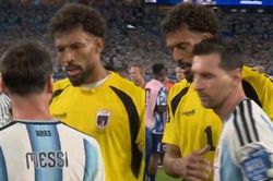 Tuyển Argentina thắng Cape Verde, Messi bực mình nhưng thán phục thủ môn Vozinha