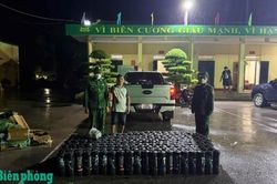 Đồn Bi&ecirc;n ph&ograve;ng cửa khẩu Ho&agrave;nh M&ocirc; bắt giữ đối tượng vận chuyển 200 b&igrave;nh kh&iacute; cười