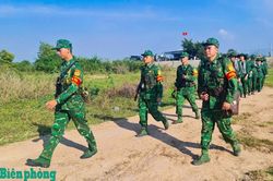 Bồi đắp 'thế trận lòng dân' nơi biên cương