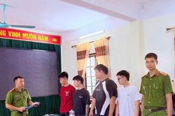 Khởi tố nhóm đối tượng dụ học sinh bán tài khoản ngân hàng để trục lợi
