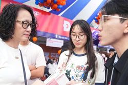 Tuyển sinh Đại học 2026: Điểm sàn lệch tới 10 điểm