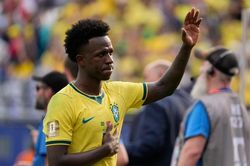 Brazil làm nên cơn hạn hán danh hiệu dài nhất lịch sử: Khi chiếc áo vàng nhạt phai