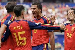 Chuyên gia Việt: Tây Ban Nha sẽ tiễn Ronaldo về nước