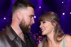 Taylor Swift tặng đồng hồ, túi hiệu, ô tô cho khách mời đám cưới
