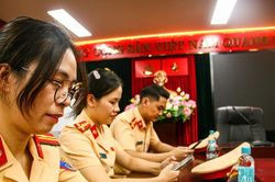 CSGT Hà Nội thi sát hạch ứng xử, lễ tiết, tác phong