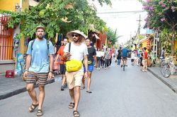 Tin tức kinh tế ngày 6/7: Việt Nam đón khoảng 12,2 triệu lượt khách quốc tế