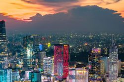 Sau cột mốc thu nhập trung bình cao của Việt Nam