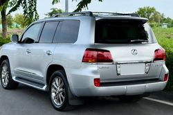 Xe sang cũ Lexus LX570 2009 sau 17 năm vẫn có giá 1,5 tỷ liệu có bị chê đắt?