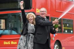 10 năm sau khi tr&uacute;ng số hơn 210 tỷ, cuộc sống của cặp vợ chồng giờ ra sao