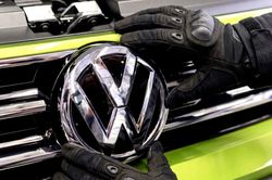 Nhiều chủ xe Volkswagen đau đầu vì bị trộm mất logo, chi phí thay thế cao