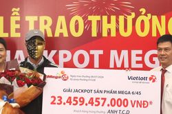 Ủng hộ người bán vé số dạo, người đàn ông trúng độc đắc Vietlott hơn 23,4 tỷ