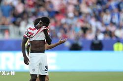 Tổng thống Trump gọi điện yêu cầu Chủ tịch FIFA xem xét thẻ đỏ của sao tuyển Mỹ