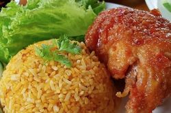 Bộ Y tế: Điều tra l&agrave;m r&otilde; vụ nhiều người ngộ độc tại qu&aacute;n cơm g&agrave; ở Kh&aacute;nh H&ograve;a