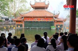 S&acirc;n khấu truyền thống trong d&ograve;ng chảy c&ocirc;ng nghiệp văn h&oacute;a