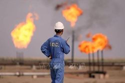 Giá dầu giảm hơn 1% sau khi OPEC+ nhất trí tăng sản lượng