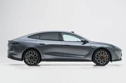 Xe điện thiết kế đẹp, công suất 275 mã lực, giá chỉ hơn 400 triệu đồng