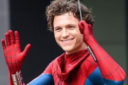 Tom Holland tiết lộ tạo h&igrave;nh Người Nhện mới