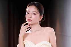 Mỹ nhân 'Mưa Đỏ' diện váy trễ vai khoe vẻ đẹp tựa nữ thần