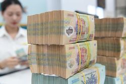 Lãi suất hạ nhiệt nhưng vẫn cao: Người gửi tiền hưởng lợi, người vay tiếp tục chịu áp lực