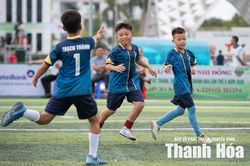 Lượt trận cuối b&ugrave;ng nổ cảm x&uacute;c, t&igrave;m ra 8 c&aacute;i t&ecirc;n v&agrave;o tứ kết U10