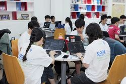 Người trẻ Việt dùng công nghệ số, AI giải bài toán môi trường, giao thông đô thị