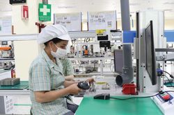 Sản xuất c&ocirc;ng nghiệp tăng trưởng ấn tượng, chế biến, chế tạo bứt ph&aacute;