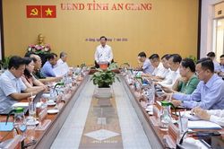 Ph&oacute; Thủ tướng Hồ Quốc Dũng chỉ đạo đẩy nhanh triển khai c&aacute;c chương tr&igrave;nh mục ti&ecirc;u quốc gia