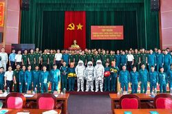 Tập huấn phòng cháy, chữa cháy trên tàu Hải đội Dân quân thường trực