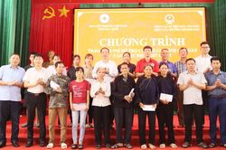 Bắc Ninh: Trao 195 triệu đồng hỗ trợ các hộ gia đình hoàn cảnh đặc biệt khó khăn