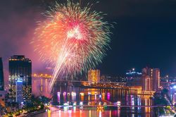 Lấp lánh thương hiệu 'thành phố pháo hoa'