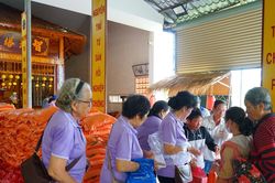 Tặng 300 suất quà cho hội viên người mù và hộ nghèo