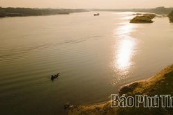 B&igrave;nh y&ecirc;n b&ecirc;n d&ograve;ng L&ocirc; giang