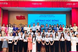 Trao học bổng cho học sinh, giáo viên đạt thành tích cao môn lịch sử