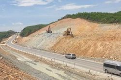 Tạm dừng khai th&aacute;c cao tốc Cam Lộ - La Sơn v&agrave;o ban đ&ecirc;m