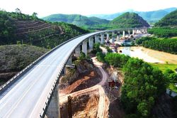 Tạm dừng khai thác tuyến cao tốc đoạn Cam Lộ - La Sơn vào ban đêm