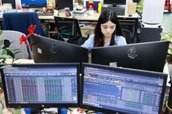 Chứng khoán ngày 6/7: Áp lực chốt lời gia tăng, VN-Index giảm điểm trong phiên đầu tuần