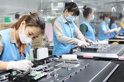 Sức bật từ 'xương sống' sản xuất, nhưng vẫn còn 'nút thắt' cần tháo gỡ