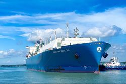 PV GAS ký hợp đồng mua LNG định hạn đầu tiên của Việt Nam