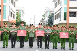 Đồng Th&aacute;p: Thưởng n&oacute;ng c&aacute;c tập thể xuất sắc trong ph&ograve;ng, chống tội phạm