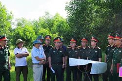 Khảo s&aacute;t th&ocirc;ng tin nhiều mộ liệt sĩ tại khu vực C&acirc;u Nhi, Quảng Trị