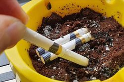 Mua thuốc lá có thể phải xuất trình CCCD