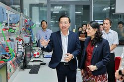 Trường Đại học C&ocirc;ng nghiệp Th&agrave;nh phố Hồ Ch&iacute; Minh đưa Ph&ograve;ng th&iacute; nghiệm Siemens v&agrave;o hoạt động