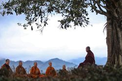 Khi lòng tham biến phương tiện thành mê tín