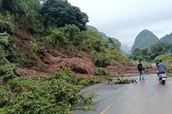 Xã Vinh Quý mưa to, lũ quét do ảnh hưởng của hoàn lưu bão số 1