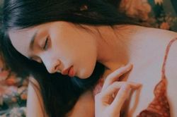 Phụ nữ làm 3 việc này trước giờ đi ngủ rất dễ có quan hệ 'ngoài luồng'